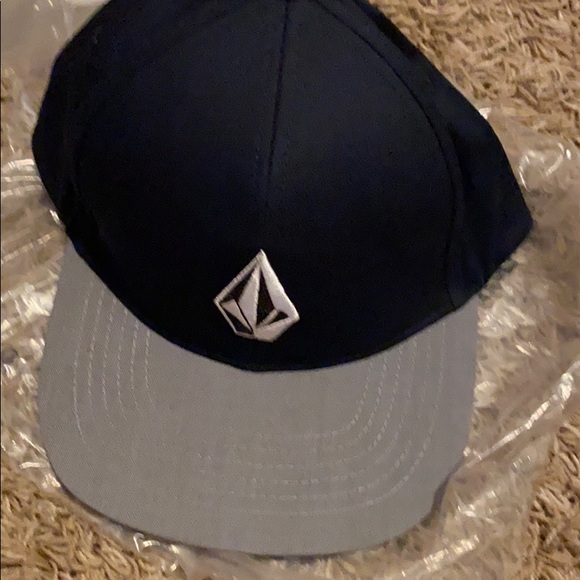 Volcom hat - Picture 2 of 6